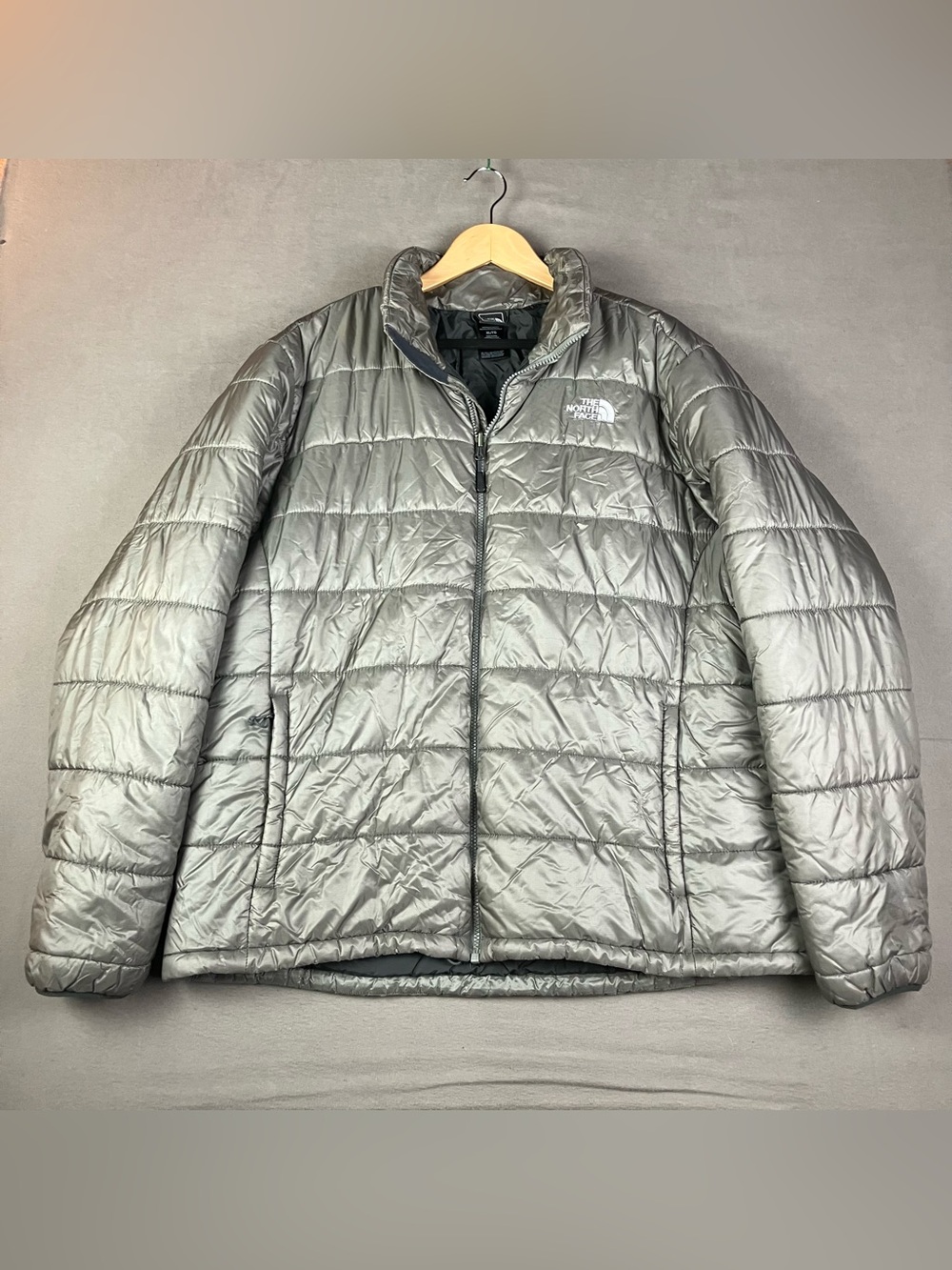 The North Face Men’s Size XL Puffer Jacket Full Zip Metallic Pewter Winter Coat.